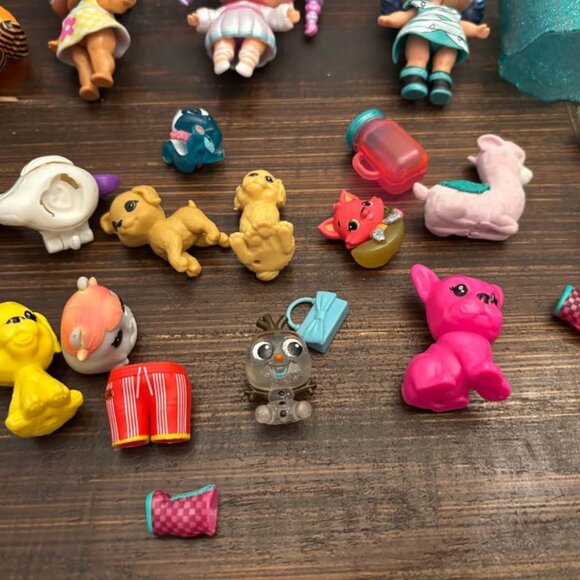 Lot of L.O.L. Surprise! Dolls and Accessories - Picture 3 of 4